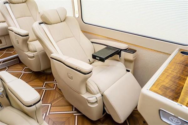 丰田考斯特12座改装价考斯特优惠全国可享分期