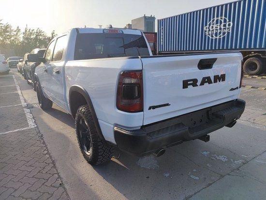 24款道奇公羊叛逆者5.7现车报价40余万起分期购车优惠更多