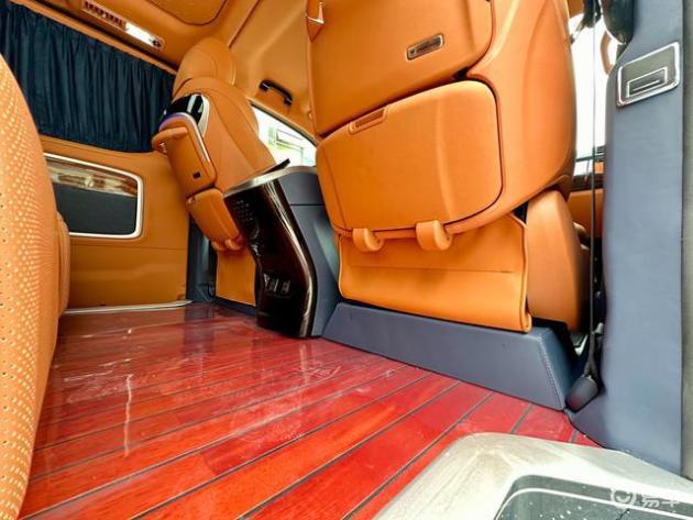 丰田小海狮/萨尔法/格兰维亚7座商务车