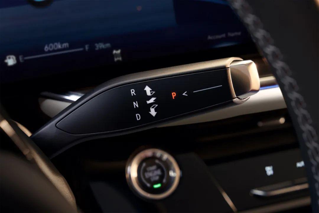 海外对标雷克萨斯NX300的昂科威Plus，国内推出了限时一口价