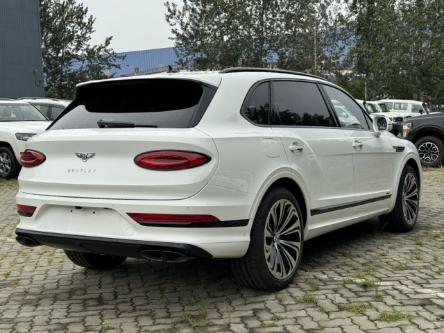 25款宾利添越长轴雅度版平行进口现车对比中规优惠50万促销