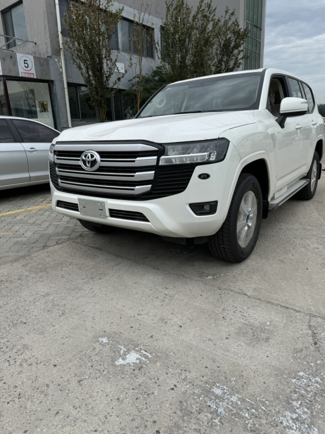 24款丰田酷路泽LC300 3.5TT现车特惠价70来万可零首付购车