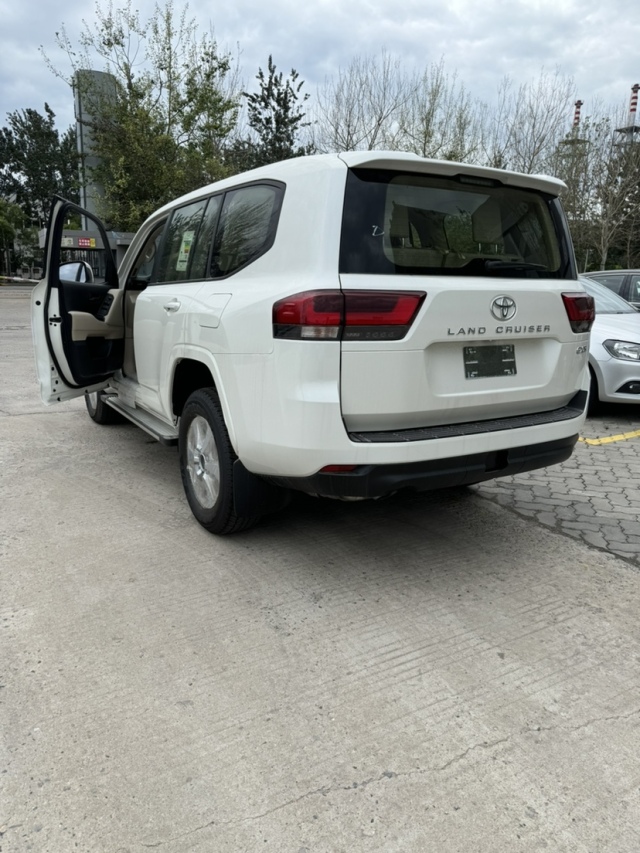 24款丰田酷路泽LC300 3.5TT现车特惠价70来万可零首付购车