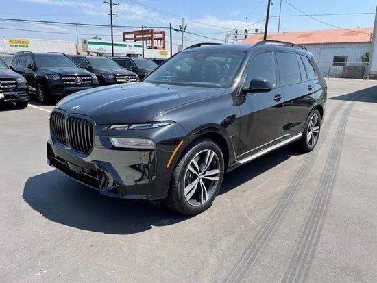 24款宝马X7 3.0T全尺寸豪华SUV 平行进口最新售价现车可分期