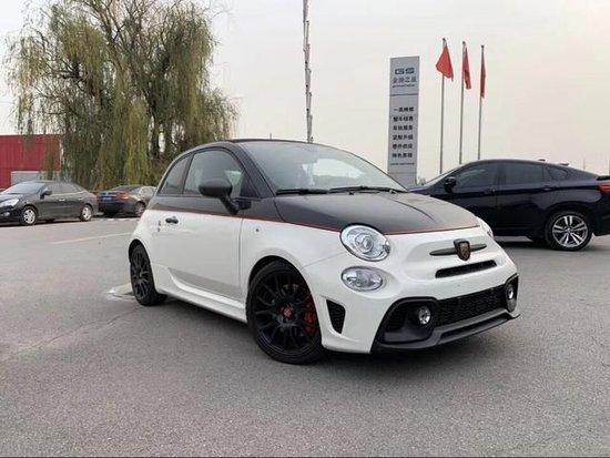 高性能意大利跑车 菲亚特阿巴斯595 695敞篷全球限量版
