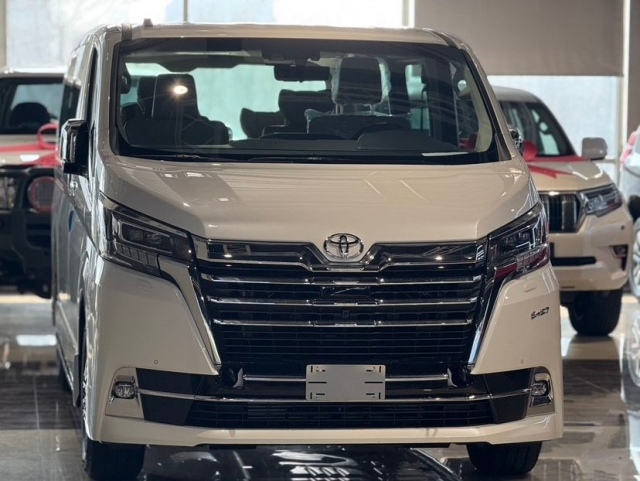 2025款丰田格兰维亚 2.8T柴油MPV现车报价 独立的头等舱航空座椅