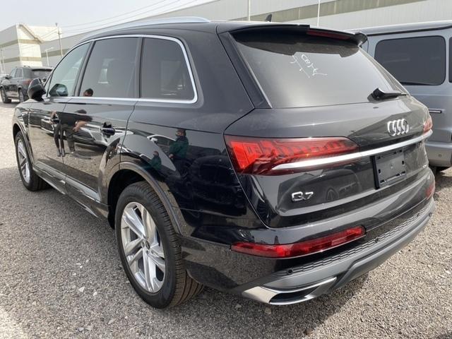2025款奥迪Q7顶配3.0T现车优惠价 手续全
