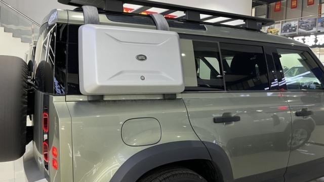 欧版路虎卫士110 四门柴油2.0T 港口最新现车售价