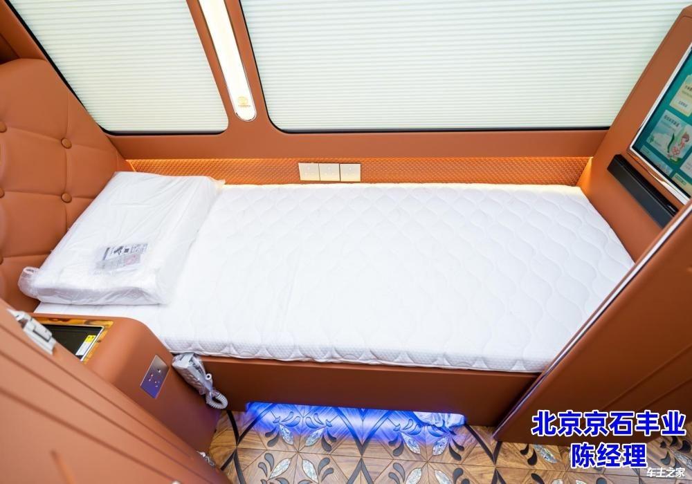 丰田考斯特7座大型商务旅居车深圳落地多少钱