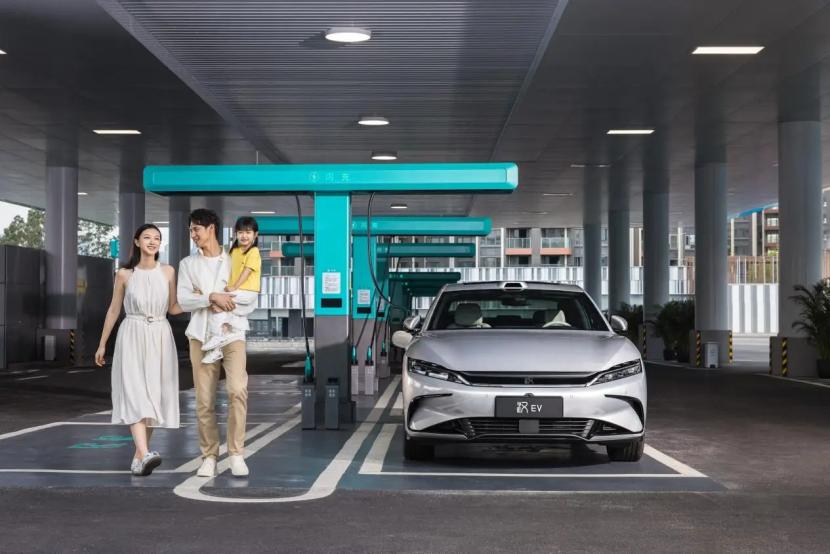 汉EV闪充版17.98万元起，引领中大型轿车进入闪充时代